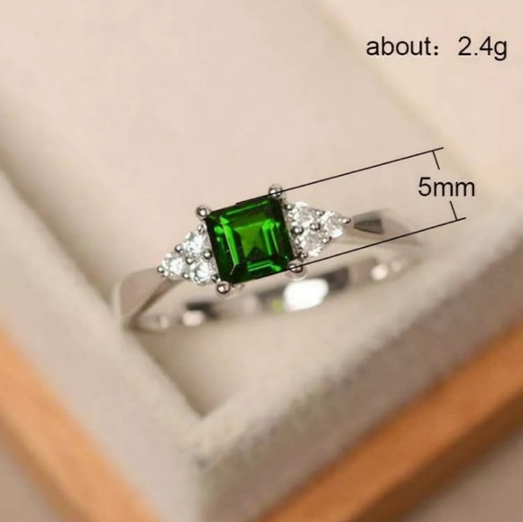 New Princess cut emerald ring!!! - Picture 5 of 7